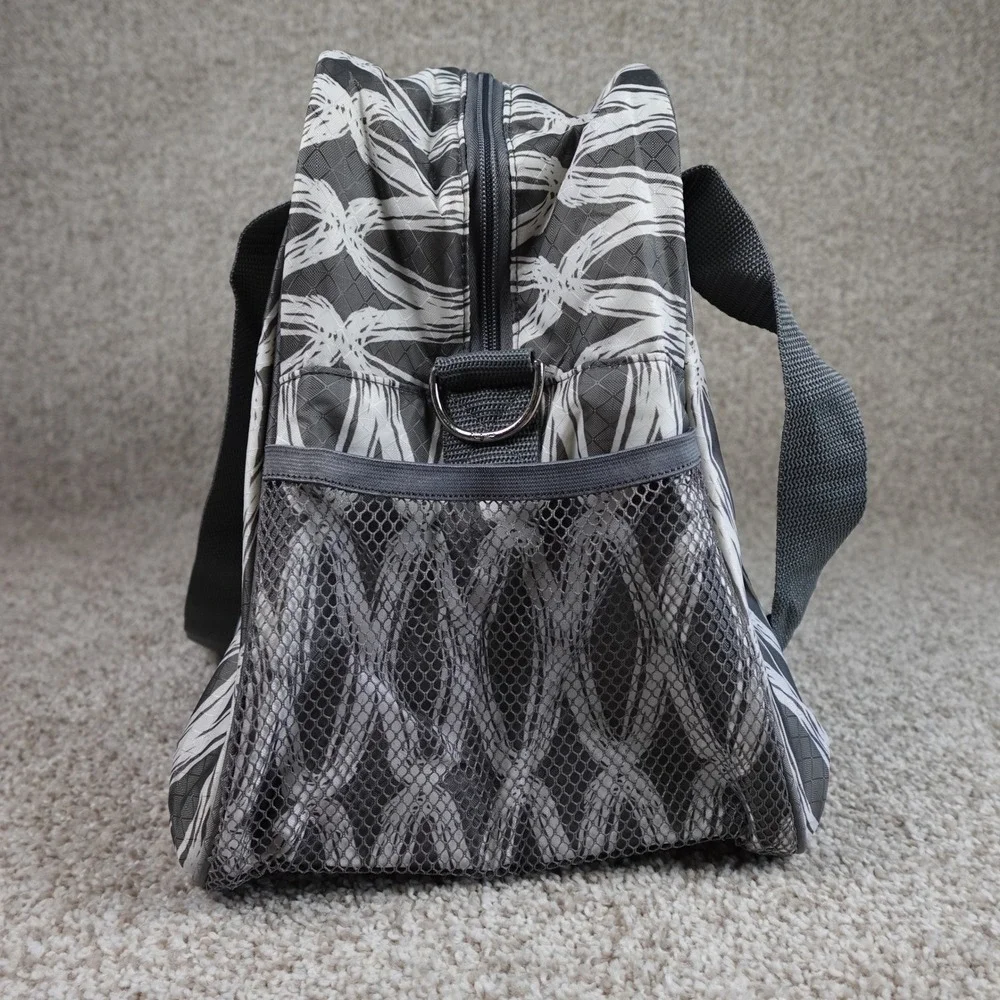 Thirty-One All-in Tote Duffel Bag Grey White Geometric‎ Link Weekender Carry-On